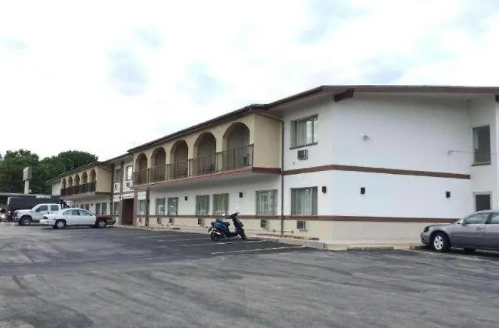 America's Urbana Hotel Champaign